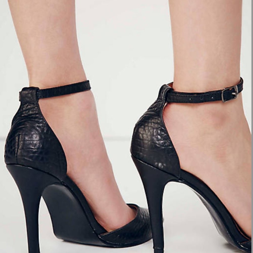 NWOT FreePeople classic heels- IBIZA Night Heels